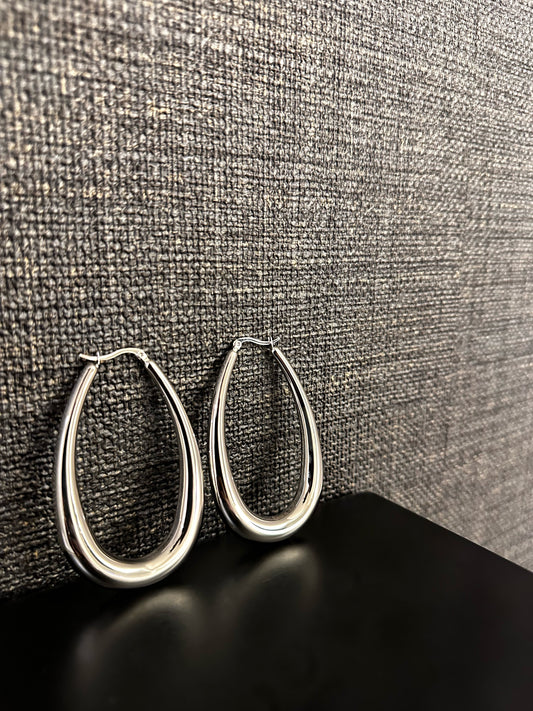 LARGE OVAL HOOP EARRINGS